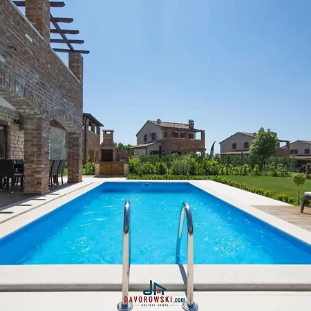 Hotell Harmony Comfortable 4*